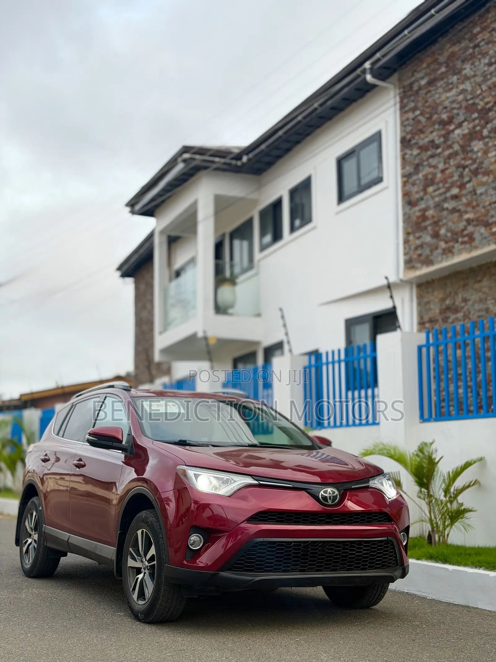 Toyota RAV4 LE 4dr SUV AWD (2.5L 4cyl 6A) 2018 Red