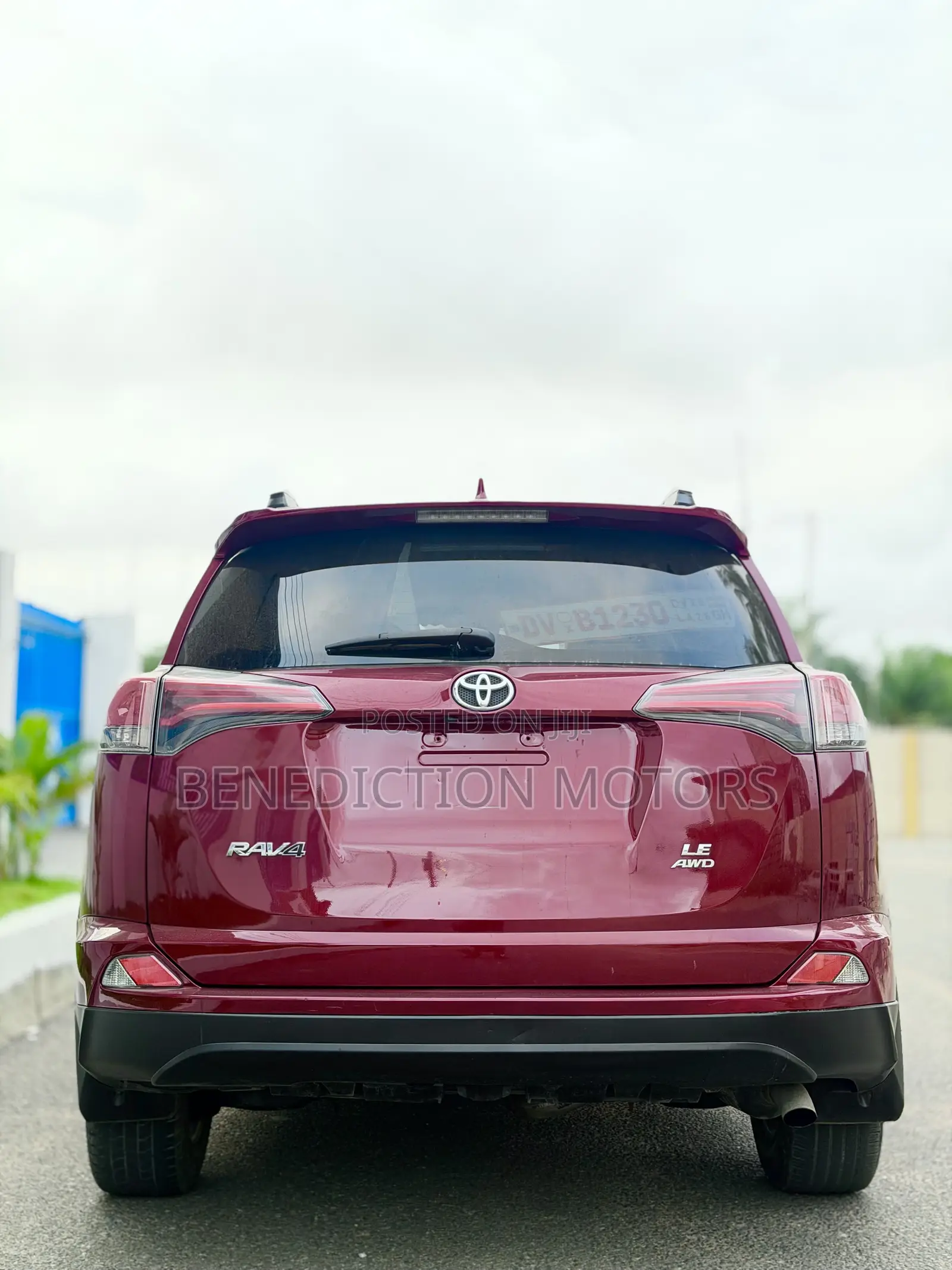 Toyota RAV4 LE 4dr SUV AWD (2.5L 4cyl 6A) 2018 Red
