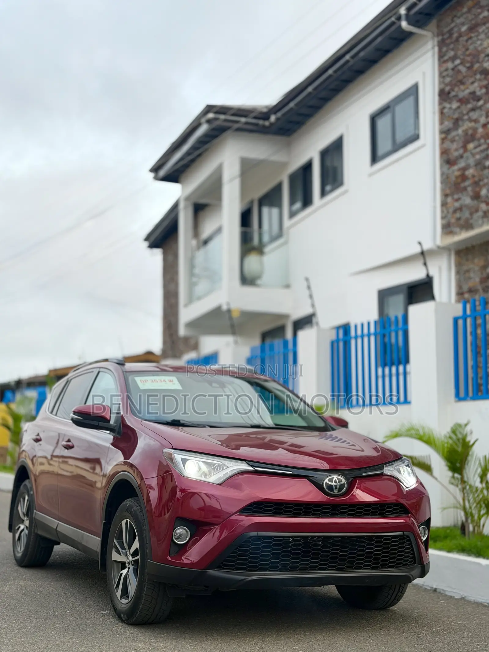 Toyota RAV4 LE 4dr SUV AWD (2.5L 4cyl 6A) 2018 Red