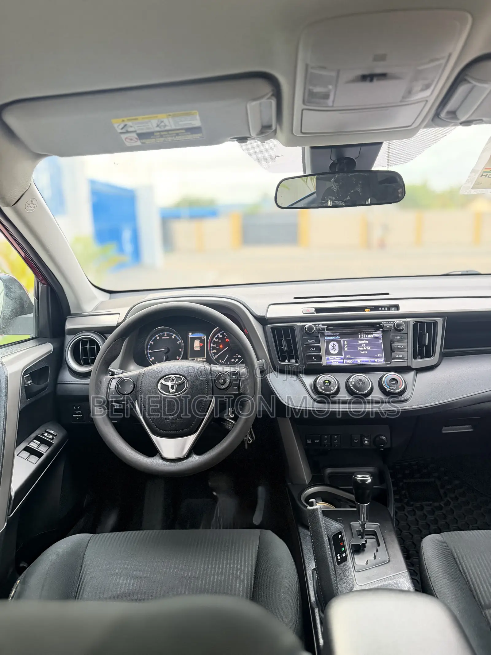 Toyota RAV4 LE 4dr SUV AWD (2.5L 4cyl 6A) 2018 Red