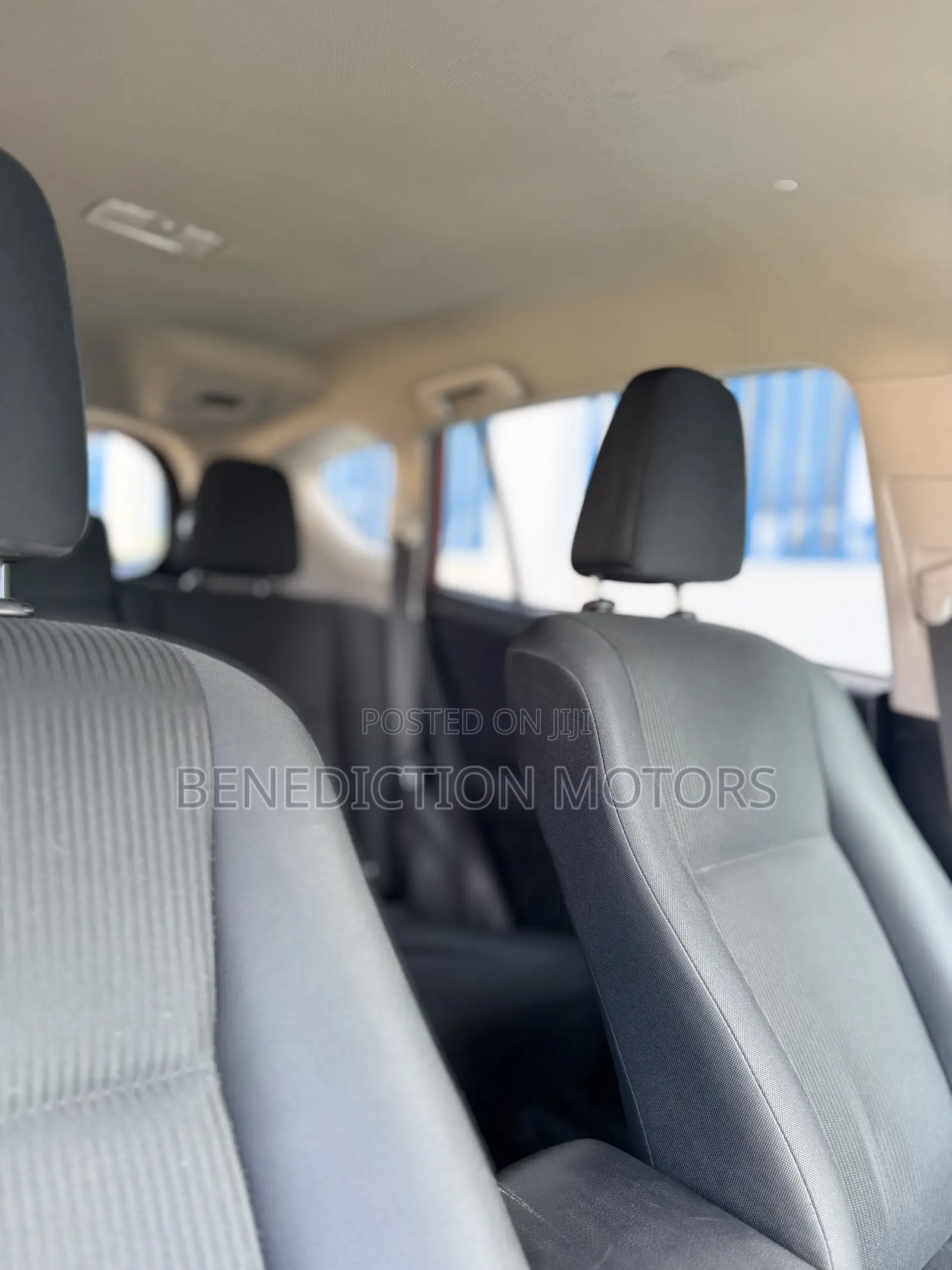 Toyota RAV4 LE 4dr SUV AWD (2.5L 4cyl 6A) 2018 Red
