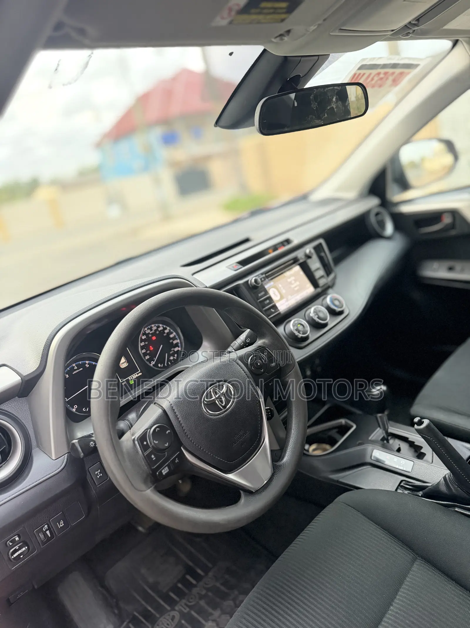 Toyota RAV4 LE 4dr SUV AWD (2.5L 4cyl 6A) 2018 Red