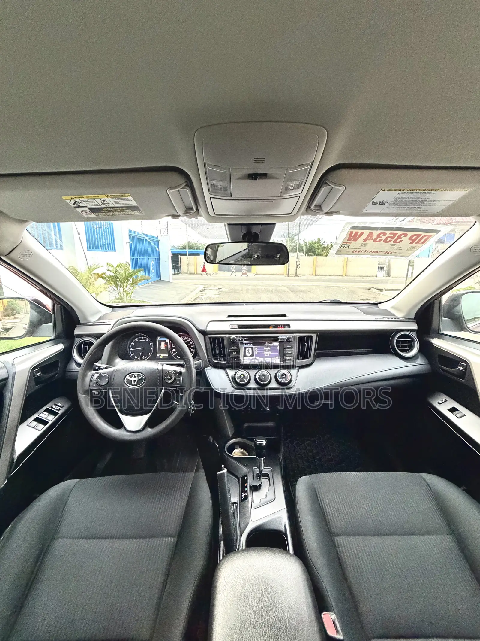 Toyota RAV4 LE 4dr SUV AWD (2.5L 4cyl 6A) 2018 Red