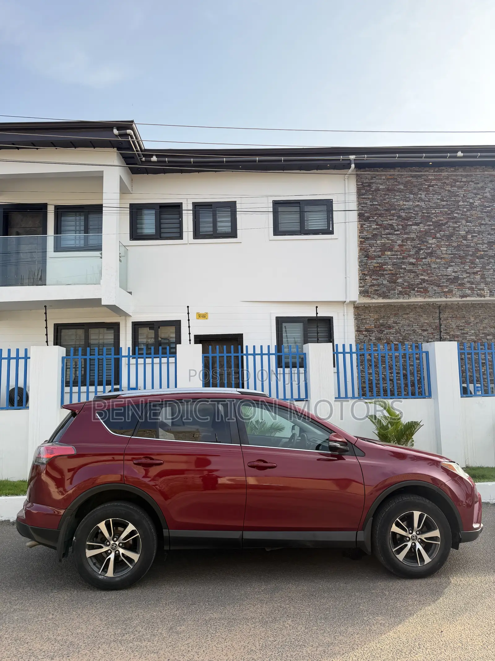 Toyota RAV4 LE 4dr SUV AWD (2.5L 4cyl 6A) 2018 Red