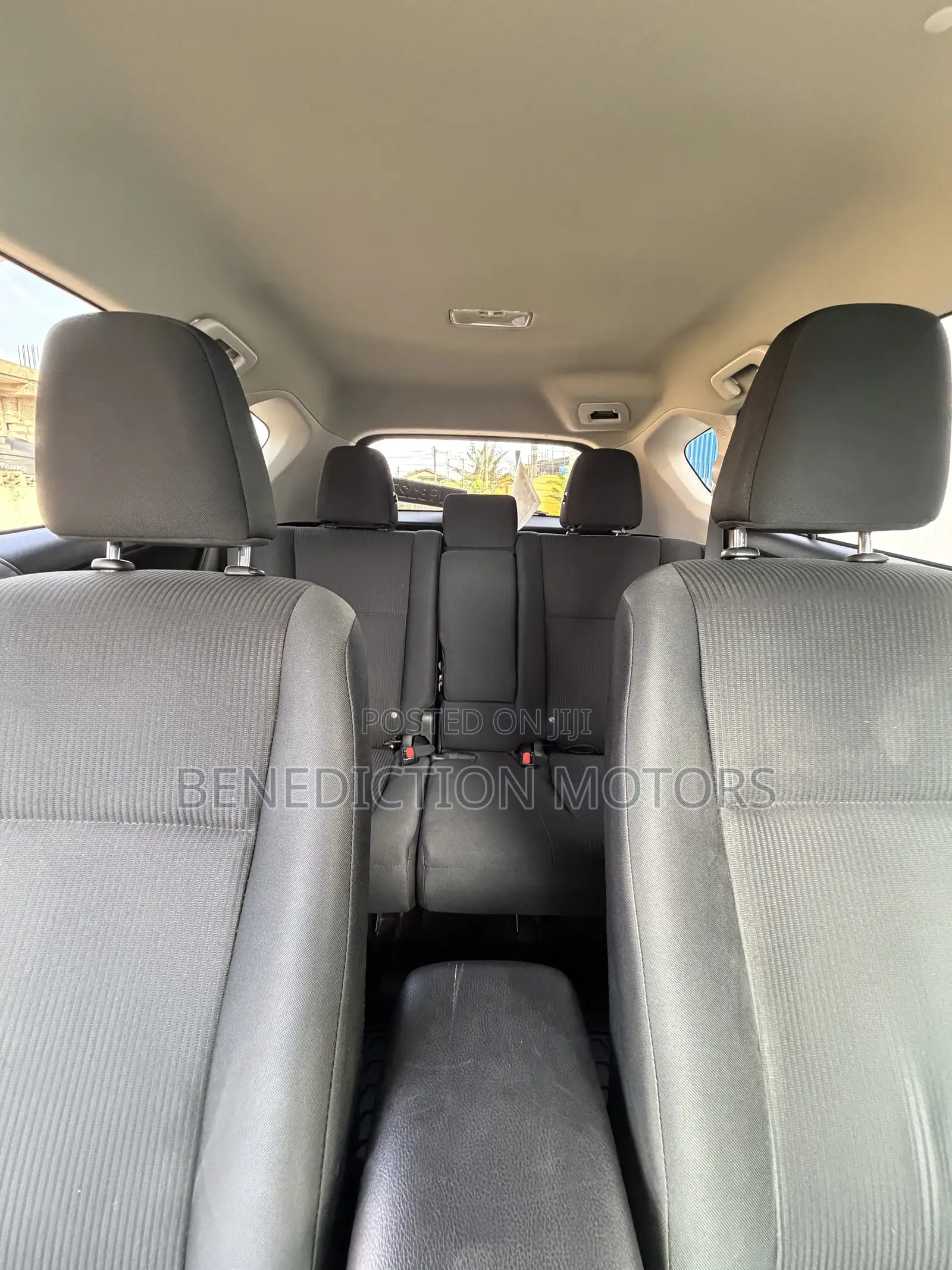 Toyota RAV4 LE 4dr SUV AWD (2.5L 4cyl 6A) 2018 Red