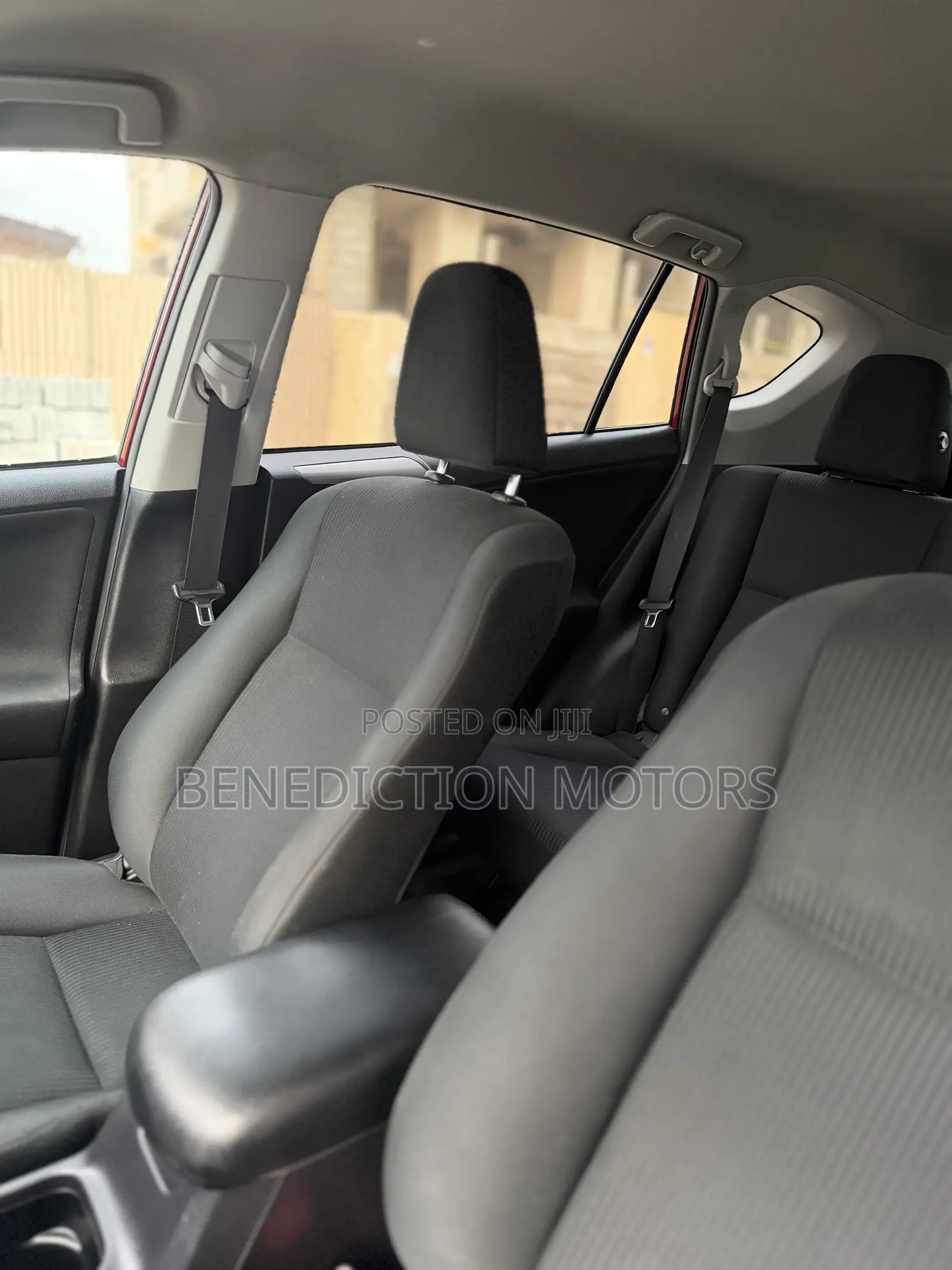 Toyota RAV4 LE 4dr SUV AWD (2.5L 4cyl 6A) 2018 Red