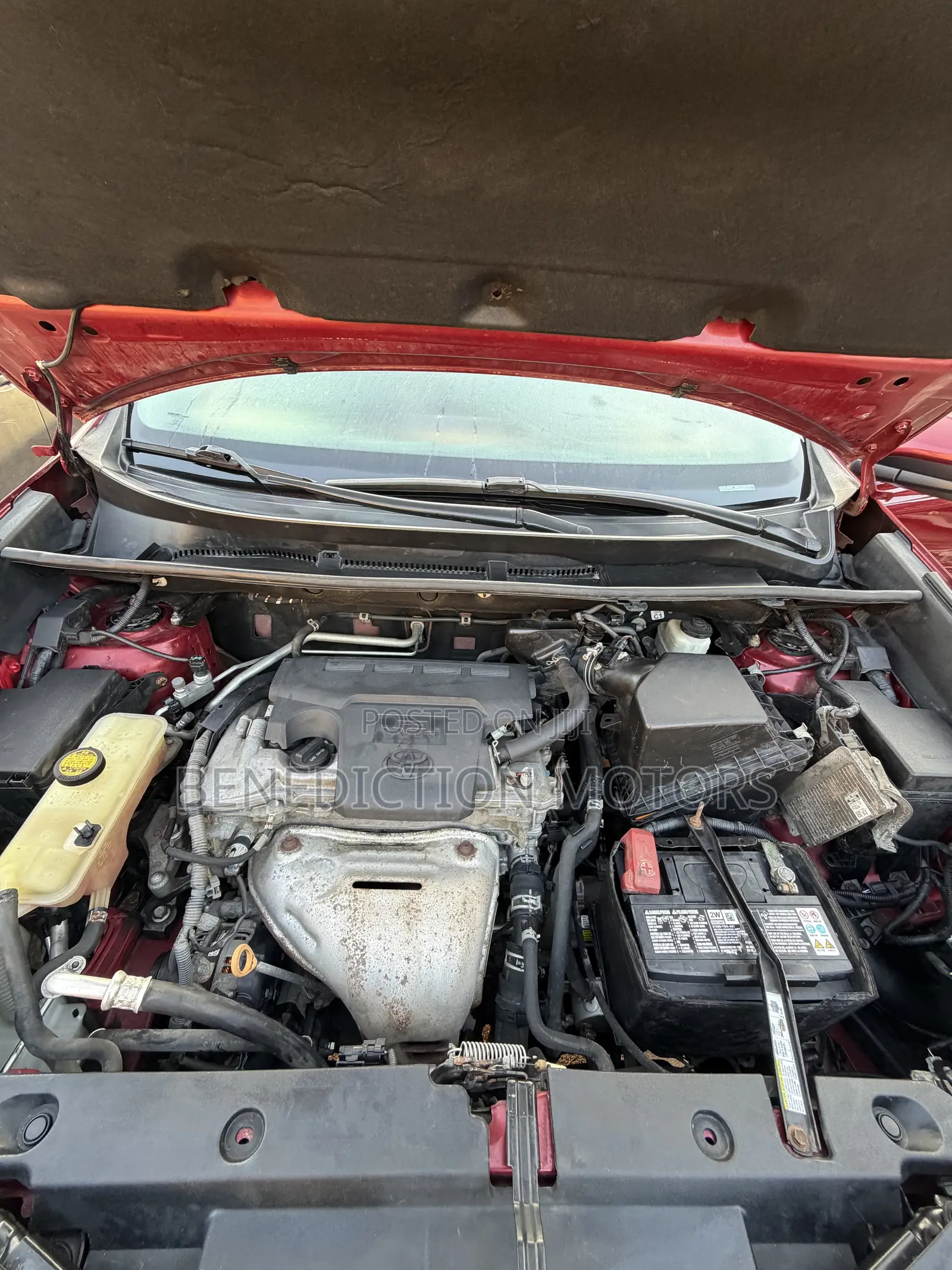 Toyota RAV4 LE 4dr SUV AWD (2.5L 4cyl 6A) 2018 Red