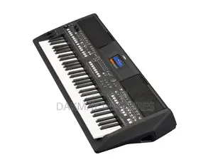 YAMAHA PSR Sx 720