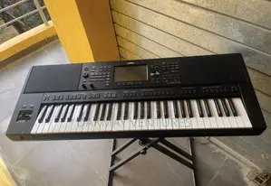 YAMAHA PSR Sx 700