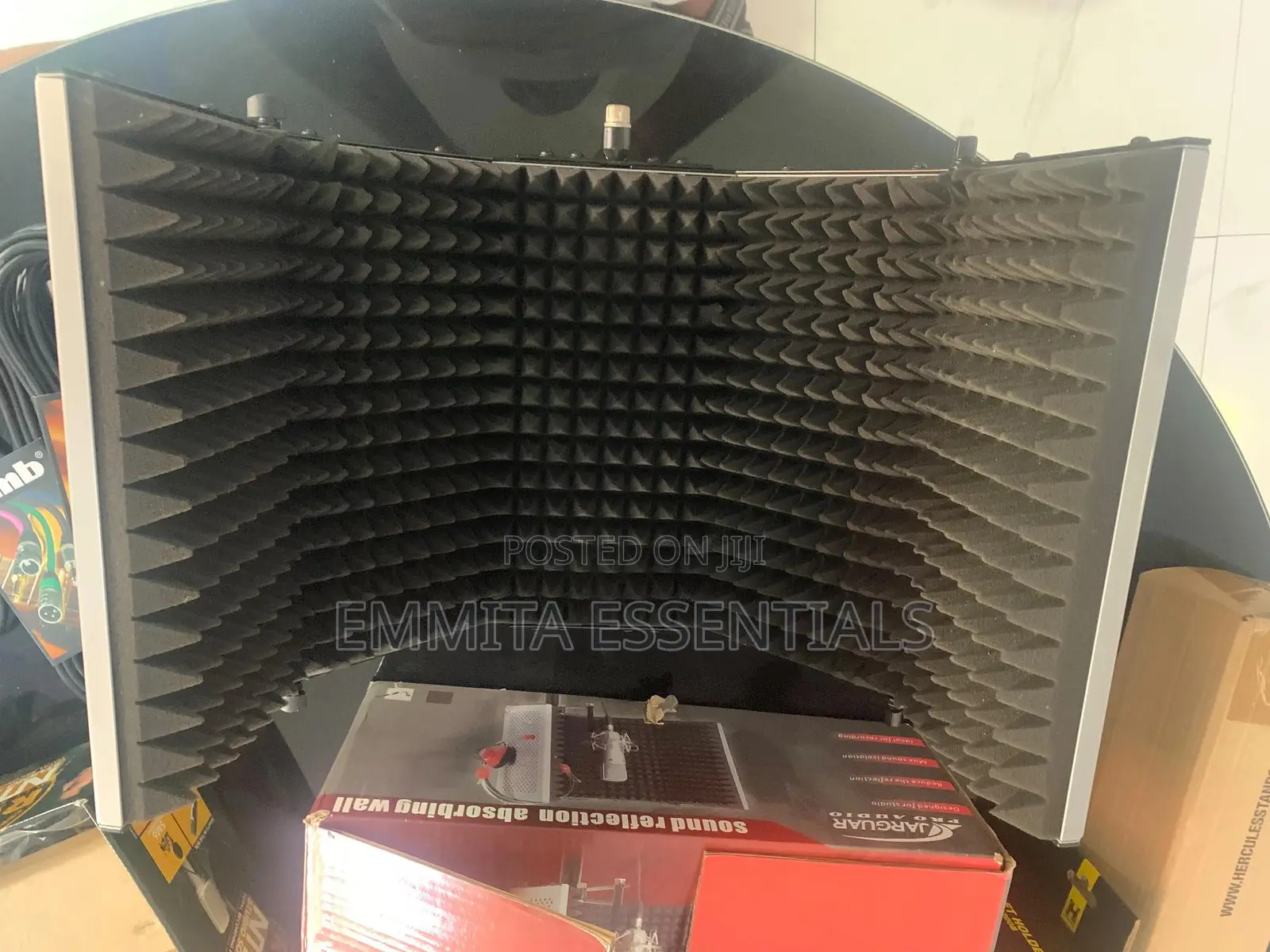 Sound Reflection Absorbing Wall
