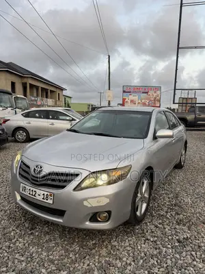 Toyota Camry 2010 Silver