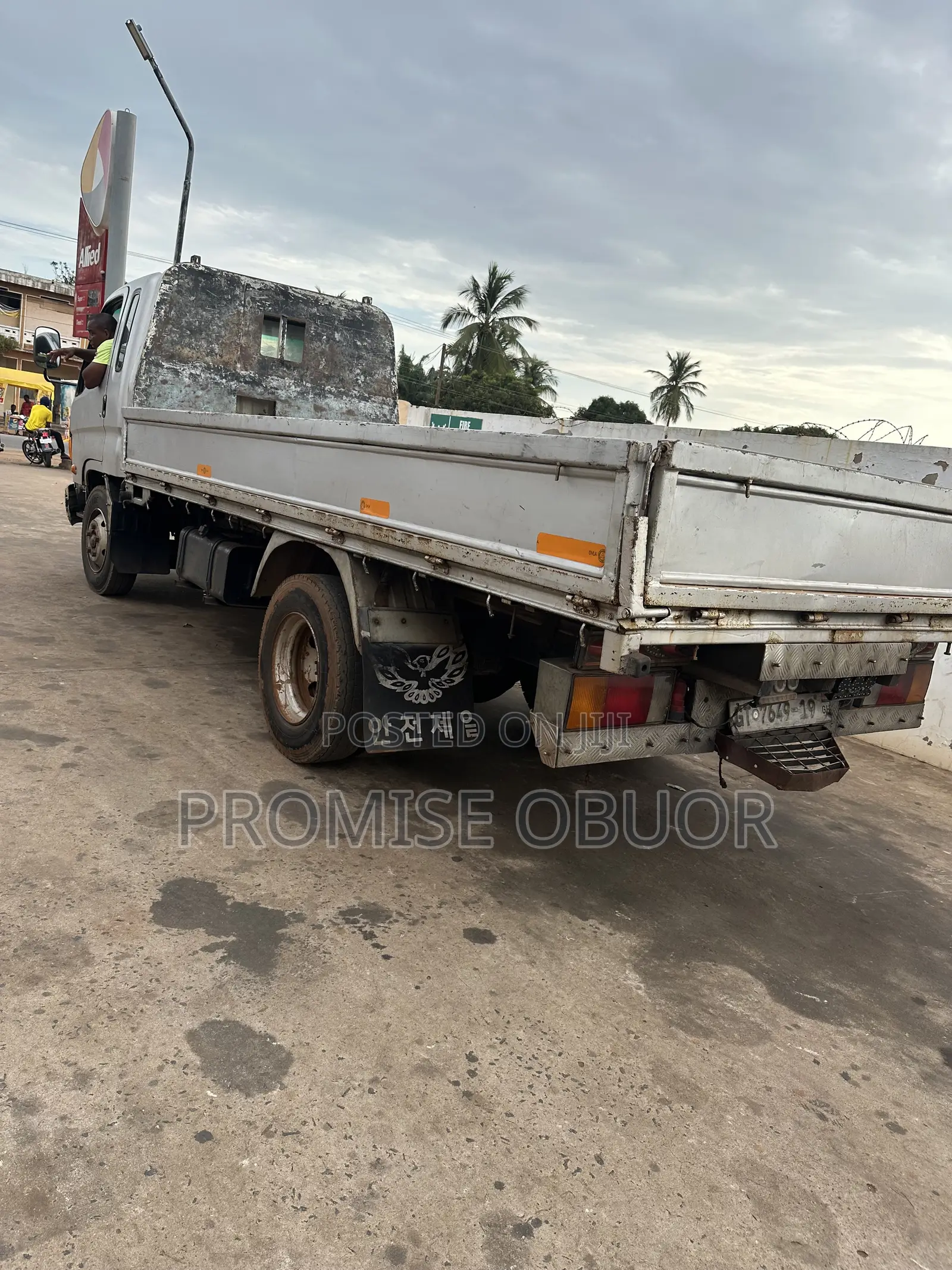 Hyundai Mighty 2010 White