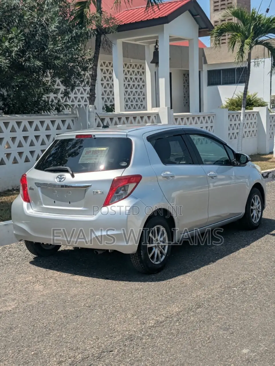 Toyota Vitz 1.3 FWD 5dr 2012 White
