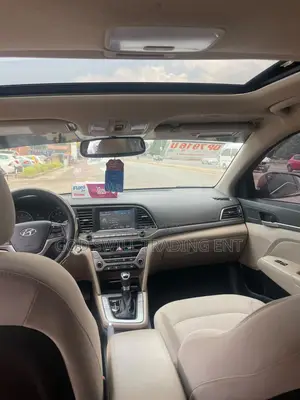 Hyundai Elantra Limited Sedan FWD (2.0L 4cyl 6A) 2017 Red