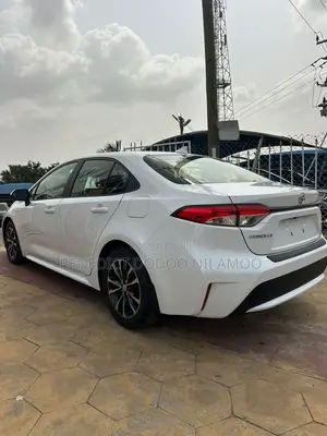 Toyota Corolla LE 2022 White