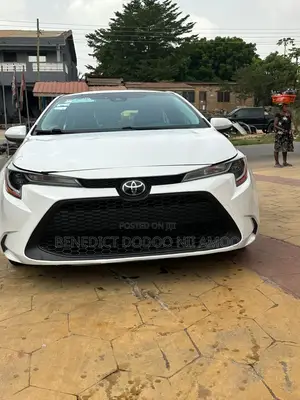 Toyota Corolla LE 2022 White