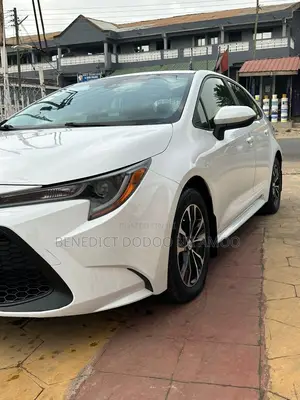 Toyota Corolla LE 2022 White