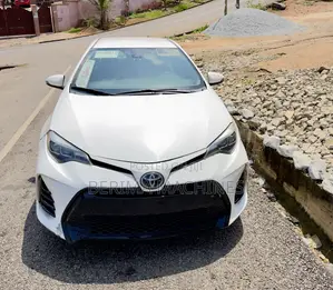 Toyota Corolla SE Special Edition 4dr Sedan (1.8L 4cyl CVT) 2017 White