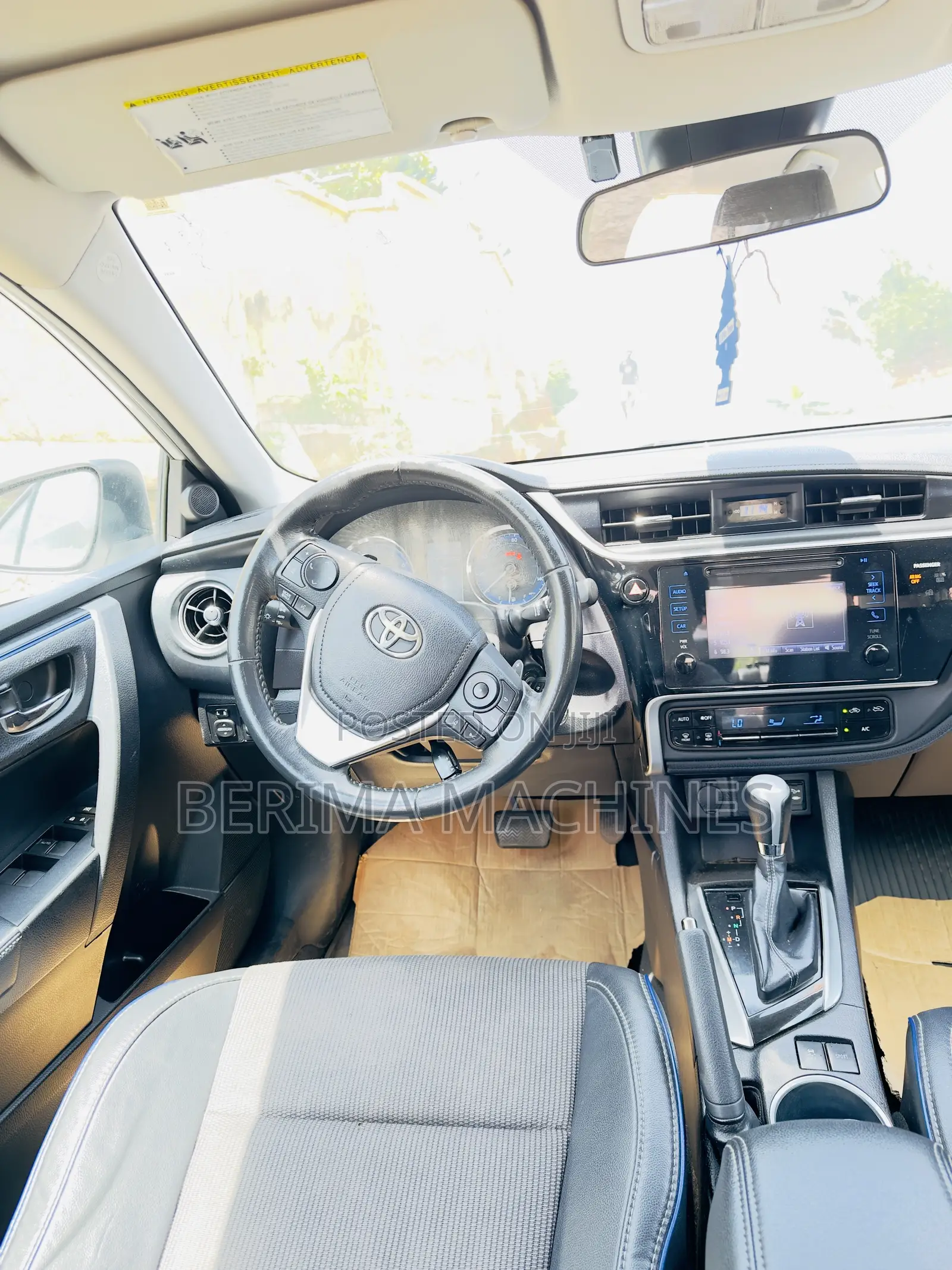 Toyota Corolla SE Special Edition 4dr Sedan (1.8L 4cyl CVT) 2017 White