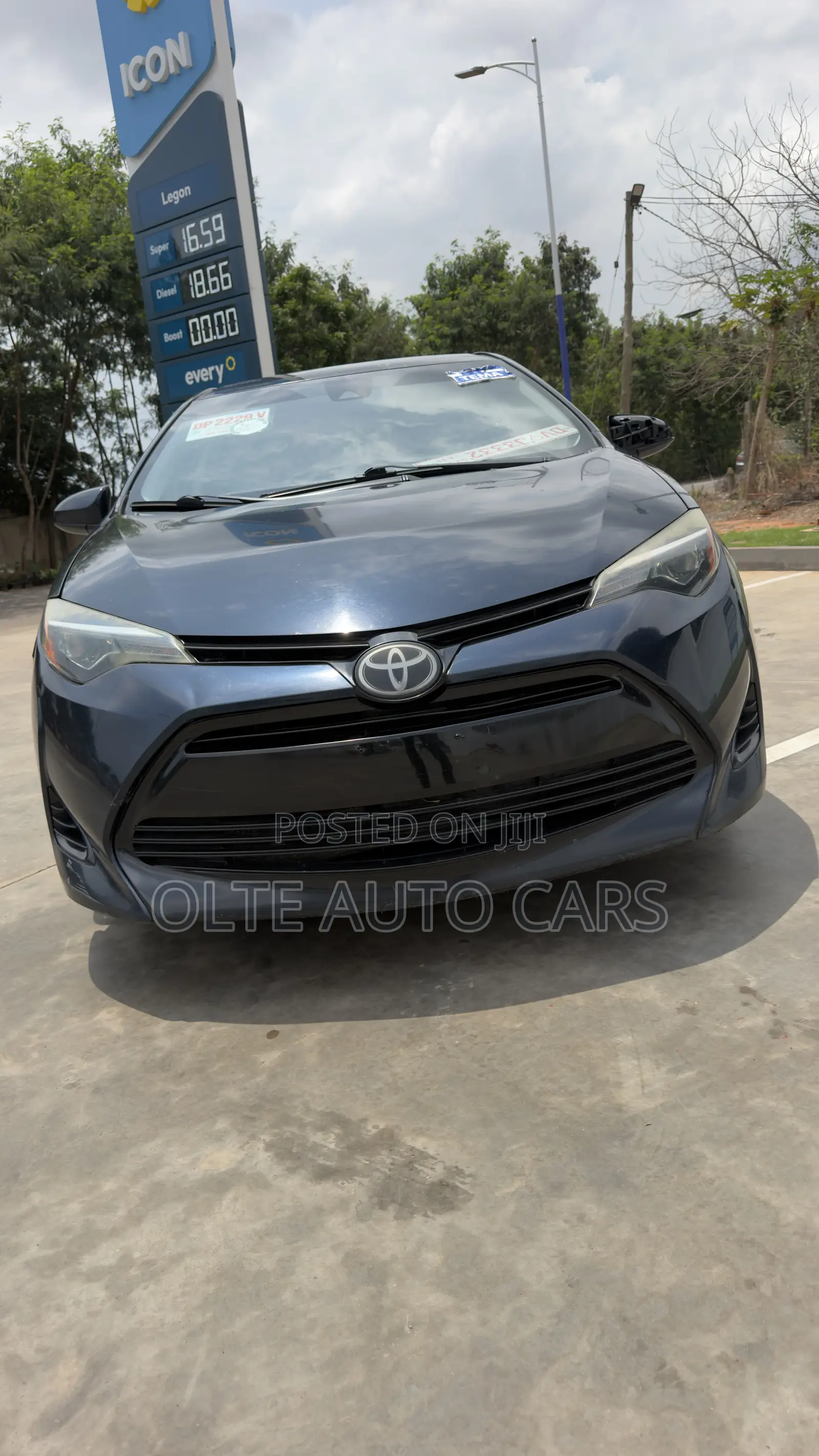 Toyota Corolla LE (1.8L 4cyl 2A) 2018 Blue