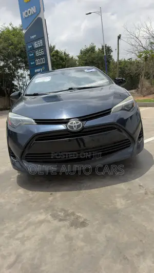Toyota Corolla LE (1.8L 4cyl 2A) 2018 Blue