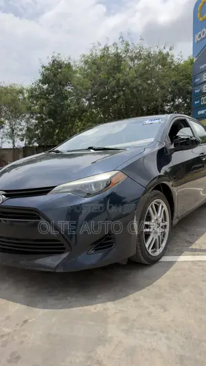 Toyota Corolla LE (1.8L 4cyl 2A) 2018 Blue