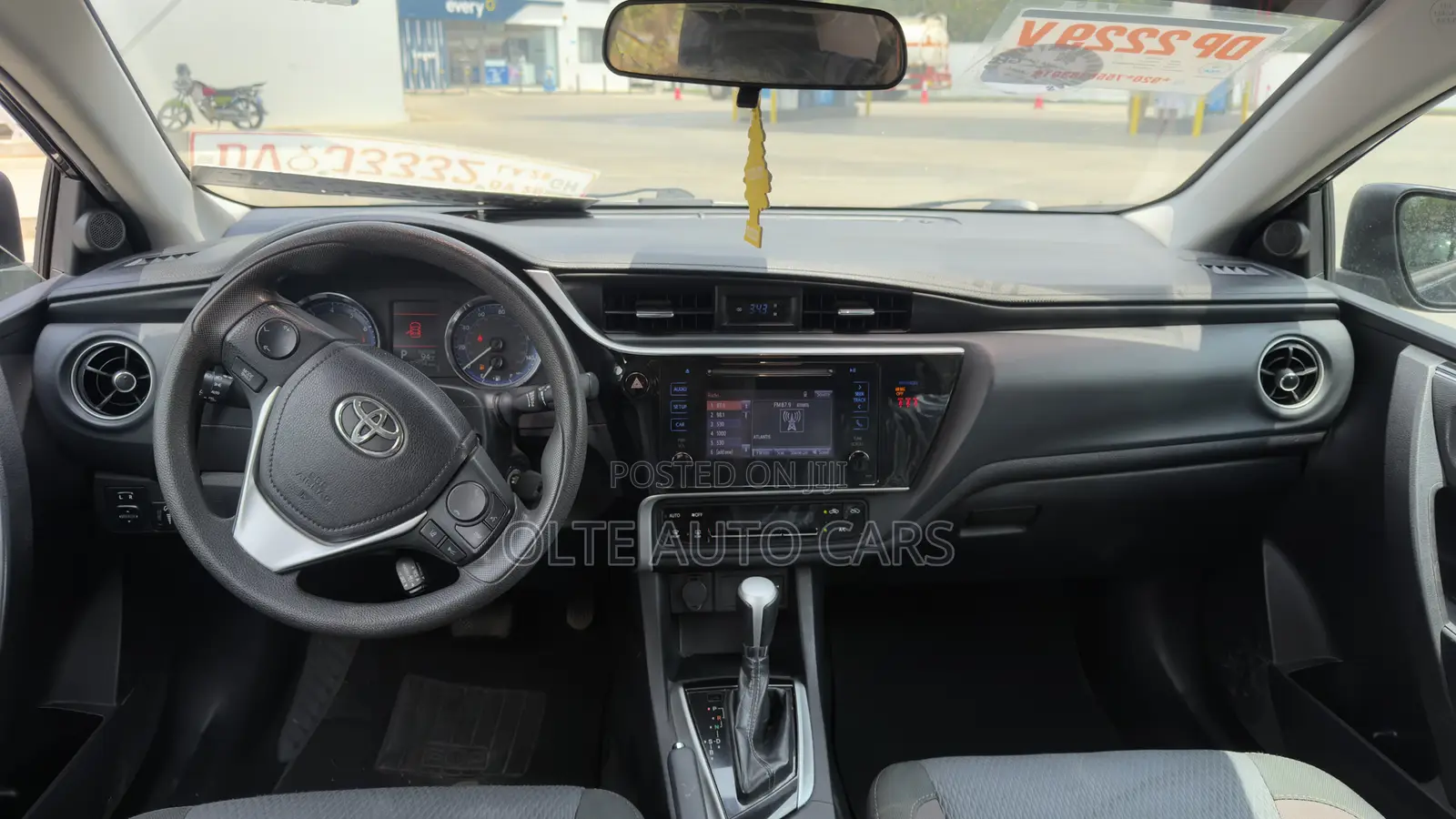 Toyota Corolla LE (1.8L 4cyl 2A) 2018 Blue