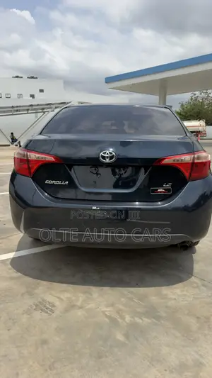 Toyota Corolla LE (1.8L 4cyl 2A) 2018 Blue