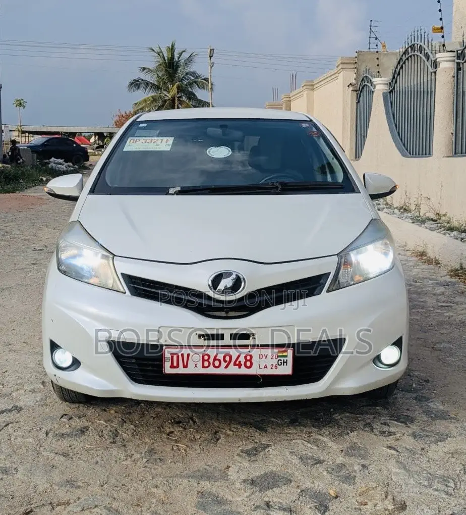Toyota Vitz 1.3 AWD 5dr 2013 White