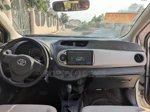 Toyota Vitz 1.3 AWD 5dr 2013 White