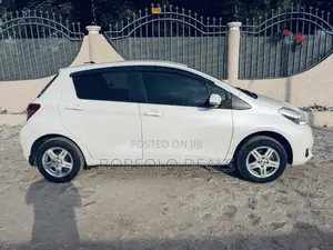 Toyota Vitz 1.3 AWD 5dr 2013 White