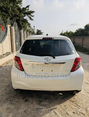 Toyota Vitz 1.3 AWD 5dr 2013 White
