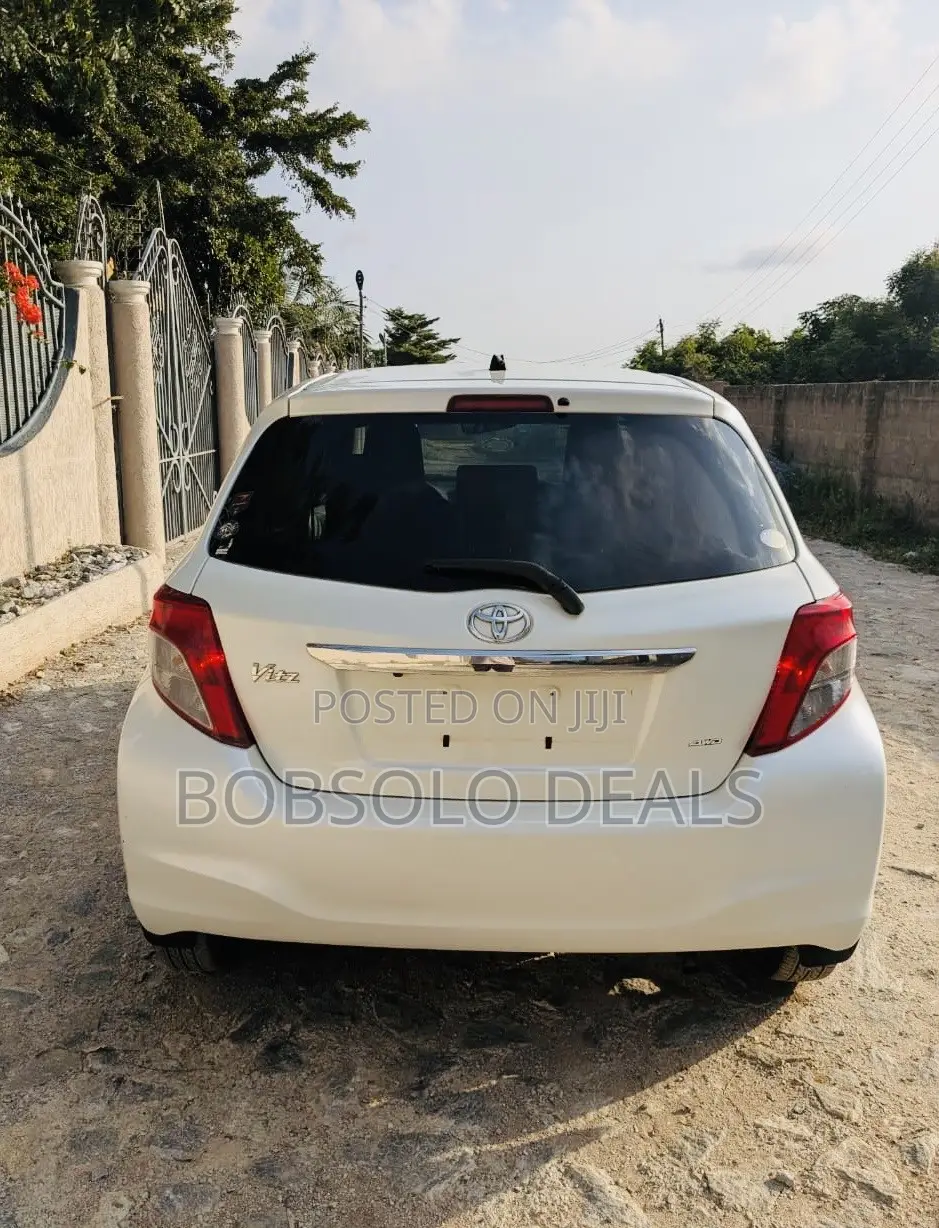 Toyota Vitz 1.3 AWD 5dr 2013 White