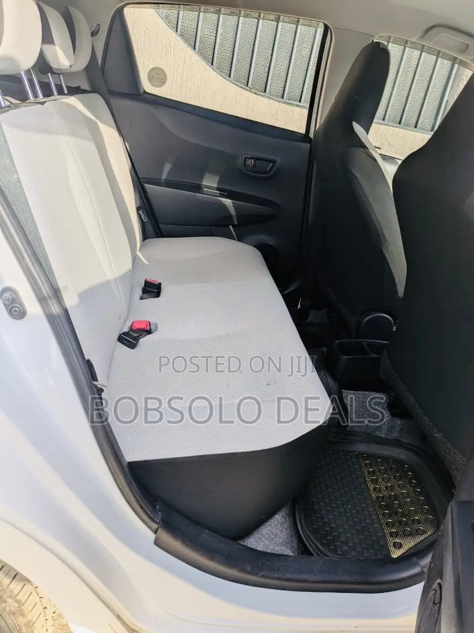 Toyota Vitz 1.3 AWD 5dr 2013 White
