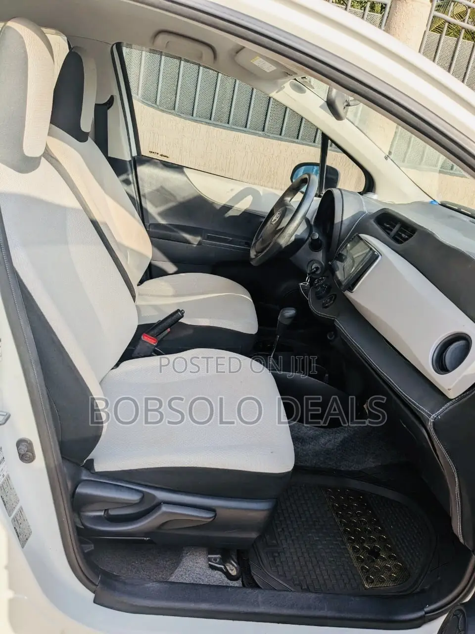 Toyota Vitz 1.3 AWD 5dr 2013 White