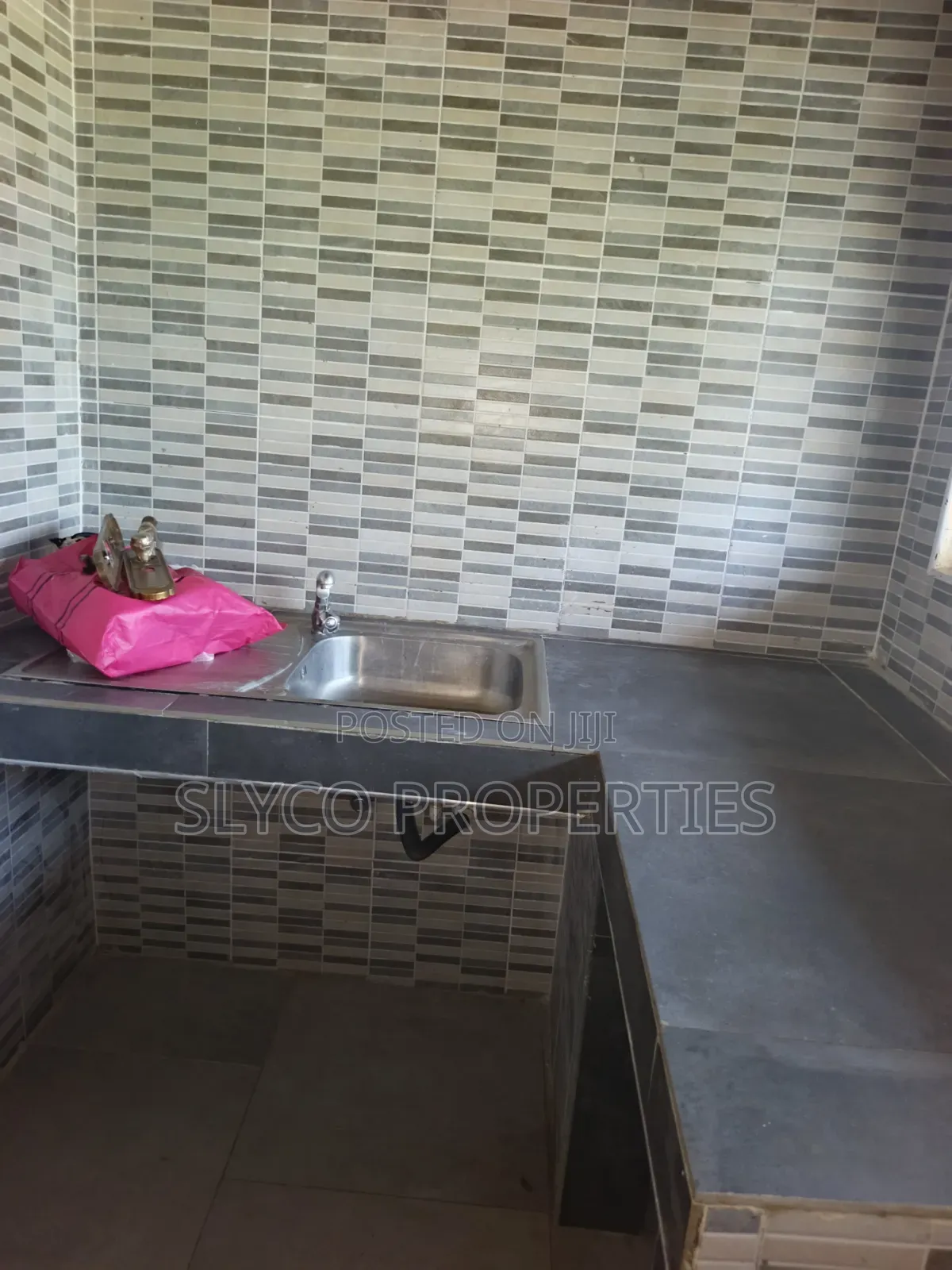 1bdrm Apartment in Two Strems, New-Juaben Municipal for rent