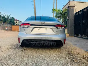 Toyota Corolla LE 2021 Silver