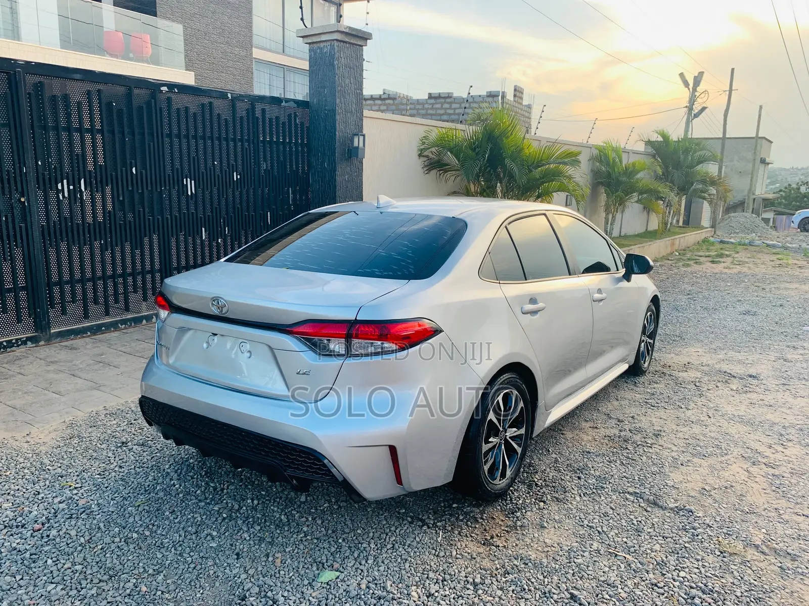 Toyota Corolla LE 2021 Silver