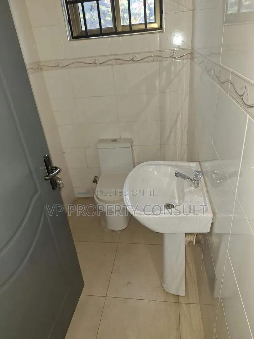 3bdrm House in Lake Side Estate for rent