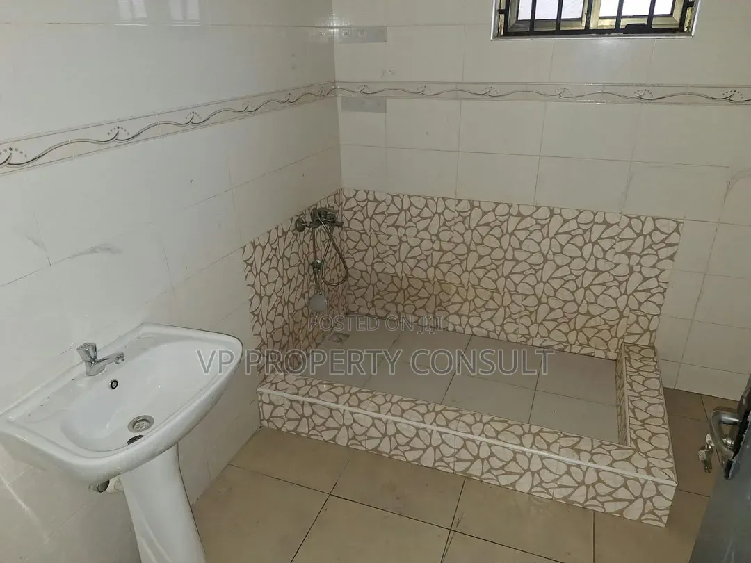 3bdrm House in Lake Side Estate for rent