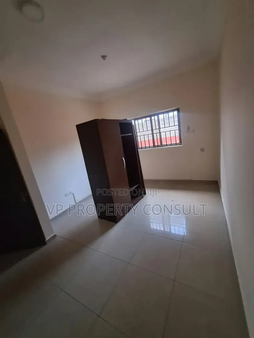 3bdrm House in Lake Side Estate for rent