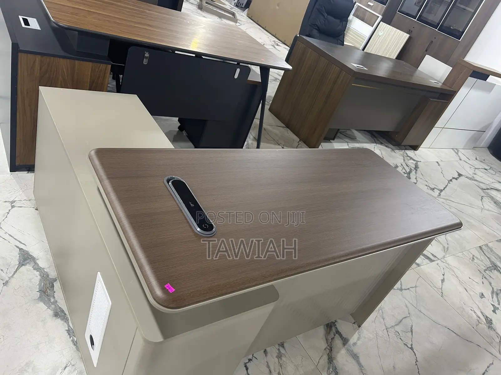 1.6 Modern Executives Office Desk