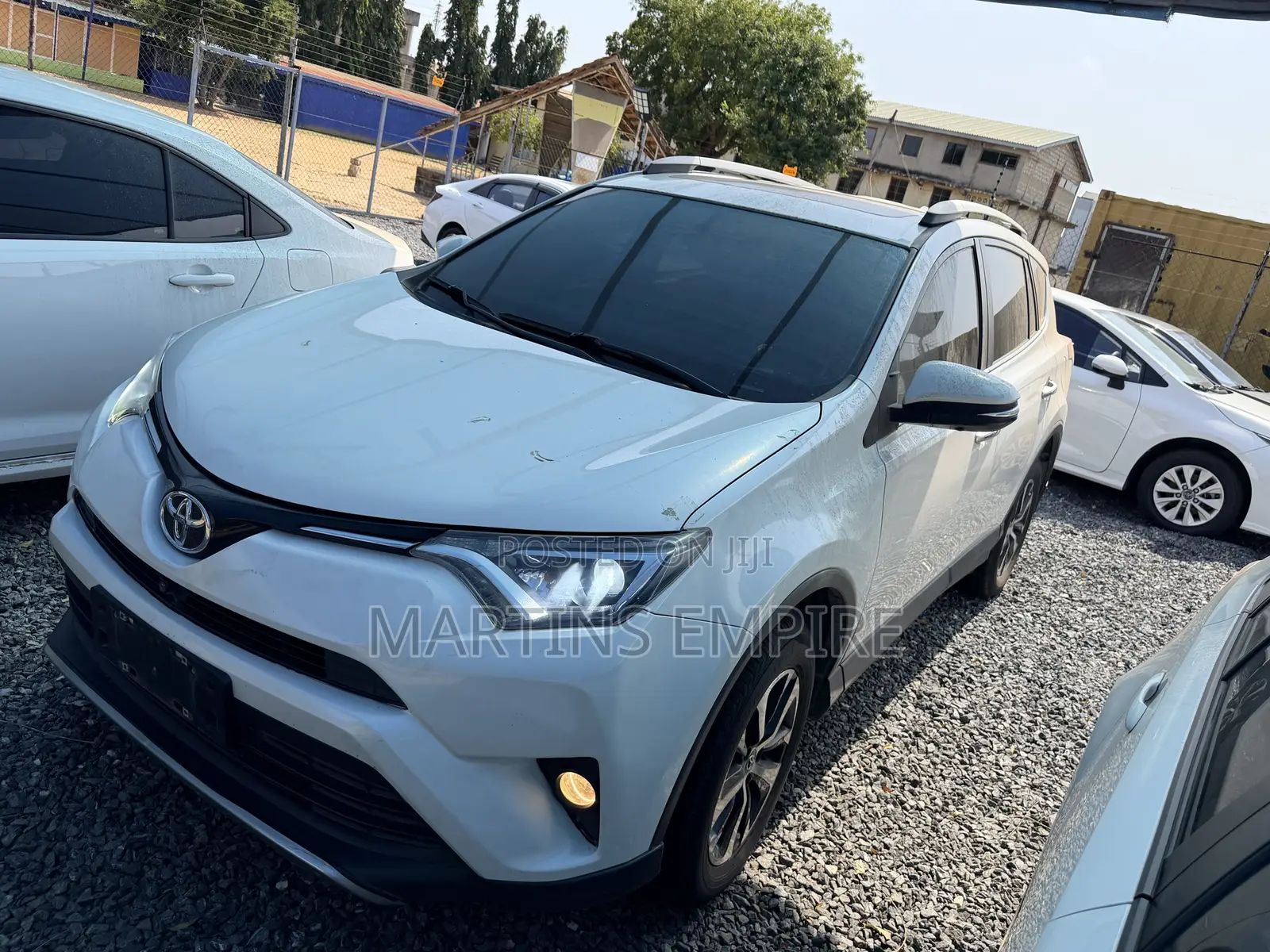 Toyota RAV4 XLE FWD (2.5L 4cyl 6A) 2017 White
