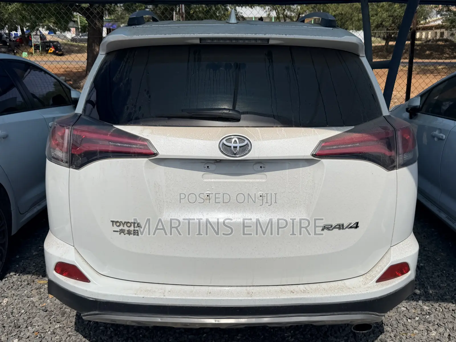 Toyota RAV4 XLE FWD (2.5L 4cyl 6A) 2017 White