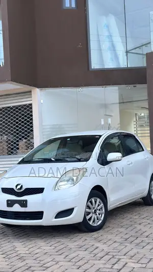 Toyota Vitz 2010 White