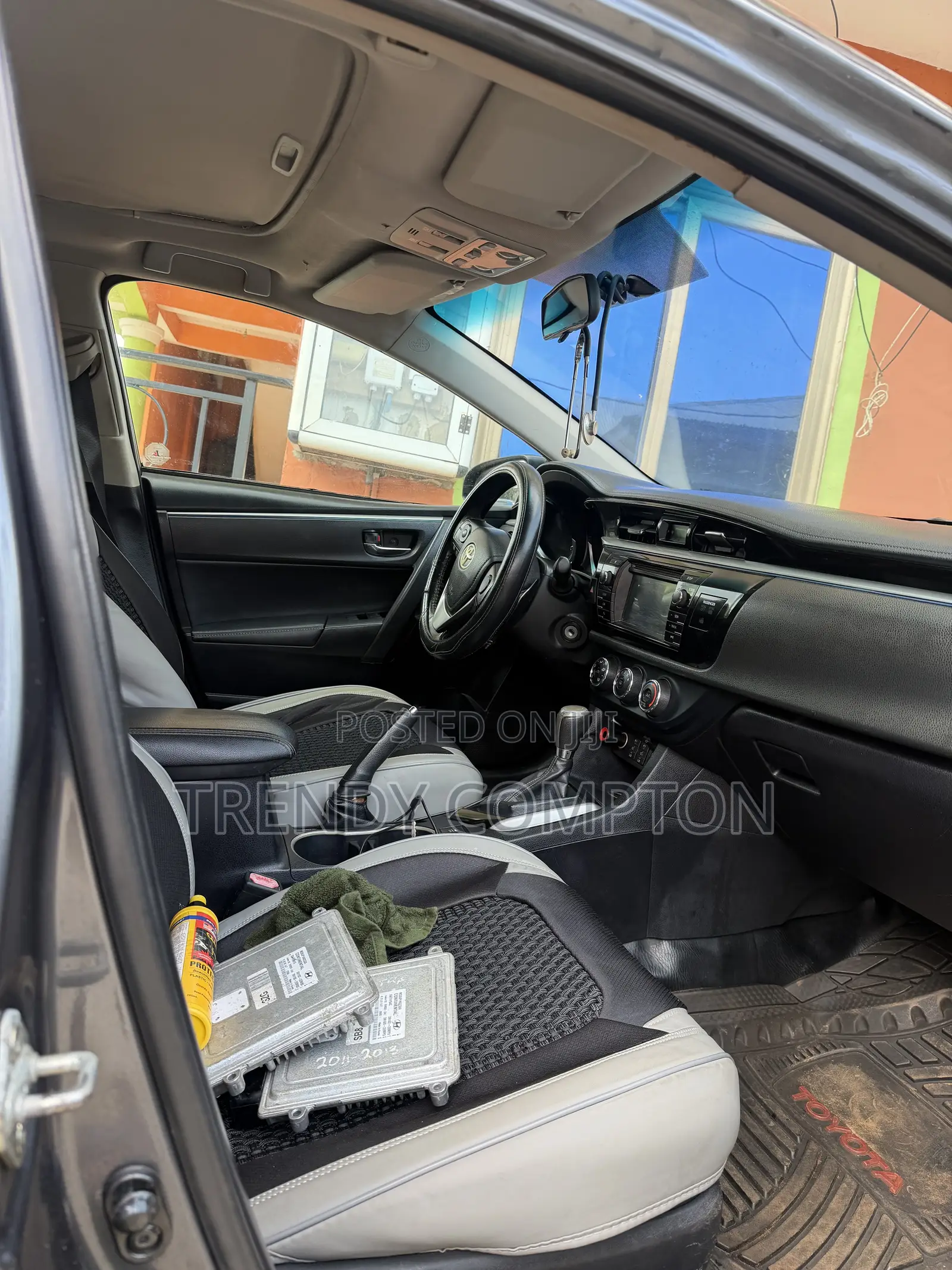 Toyota Corolla LE 4dr Sedan (1.8L 4cyl CVT) 2014 Gray