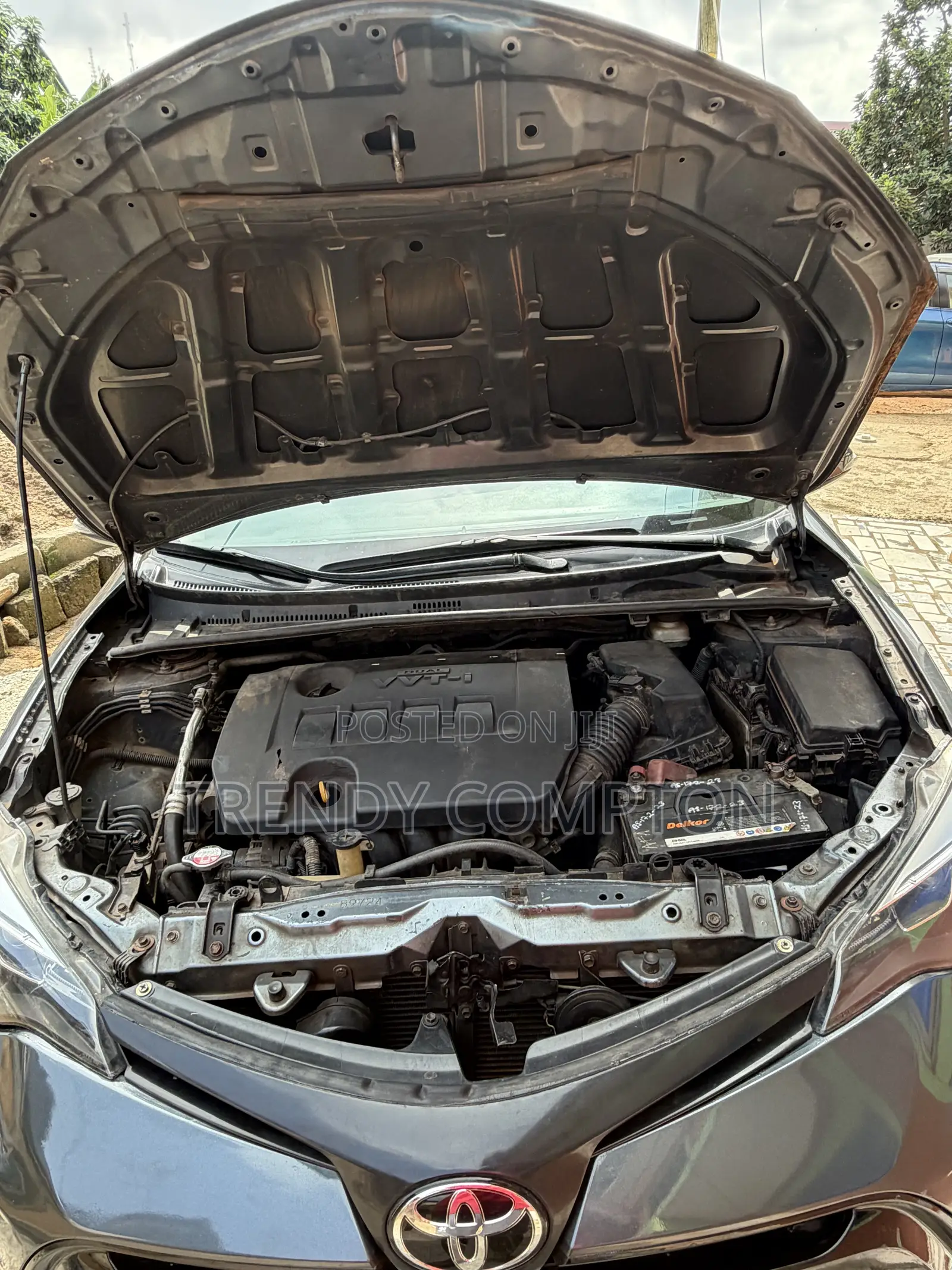 Toyota Corolla LE 4dr Sedan (1.8L 4cyl CVT) 2014 Gray