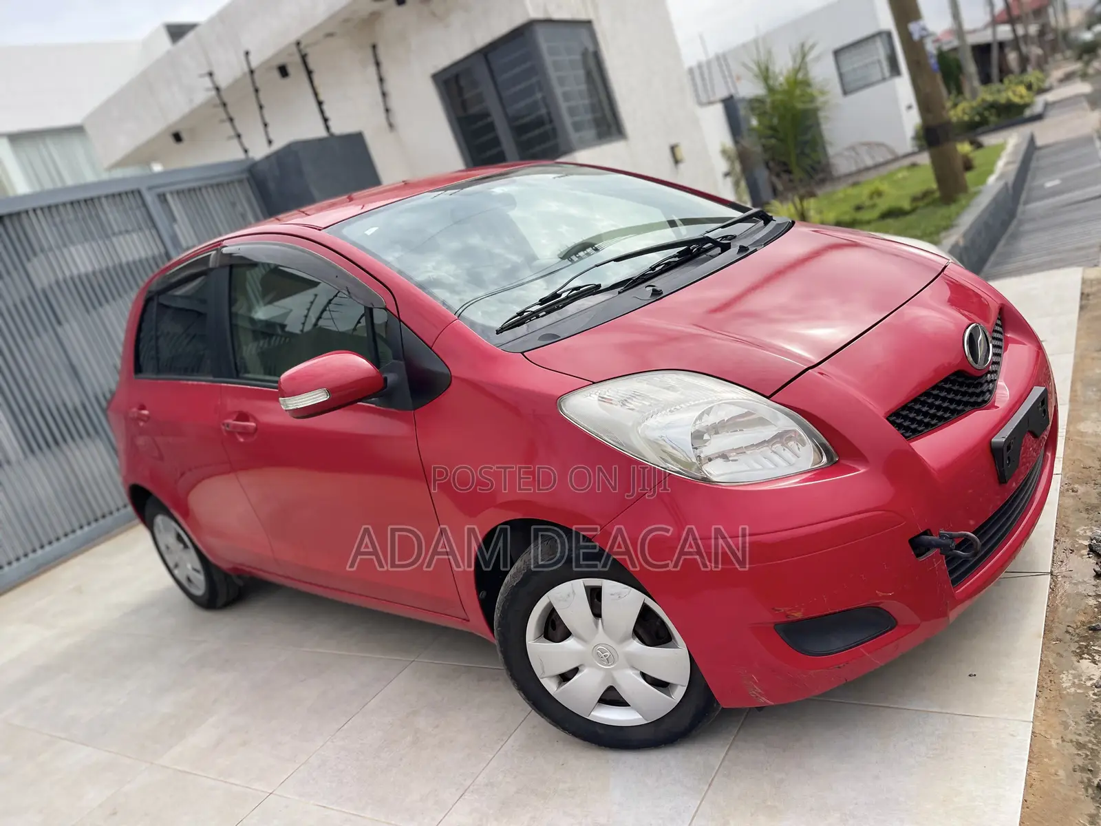 Toyota Vitz 2010 Red