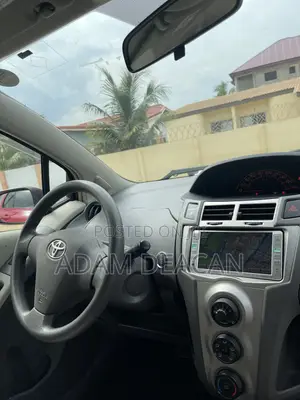 Toyota Vitz 2010 Red