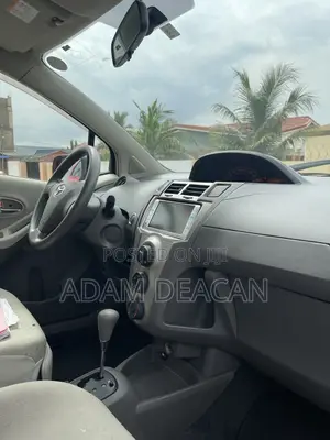 Toyota Vitz 2010 Red